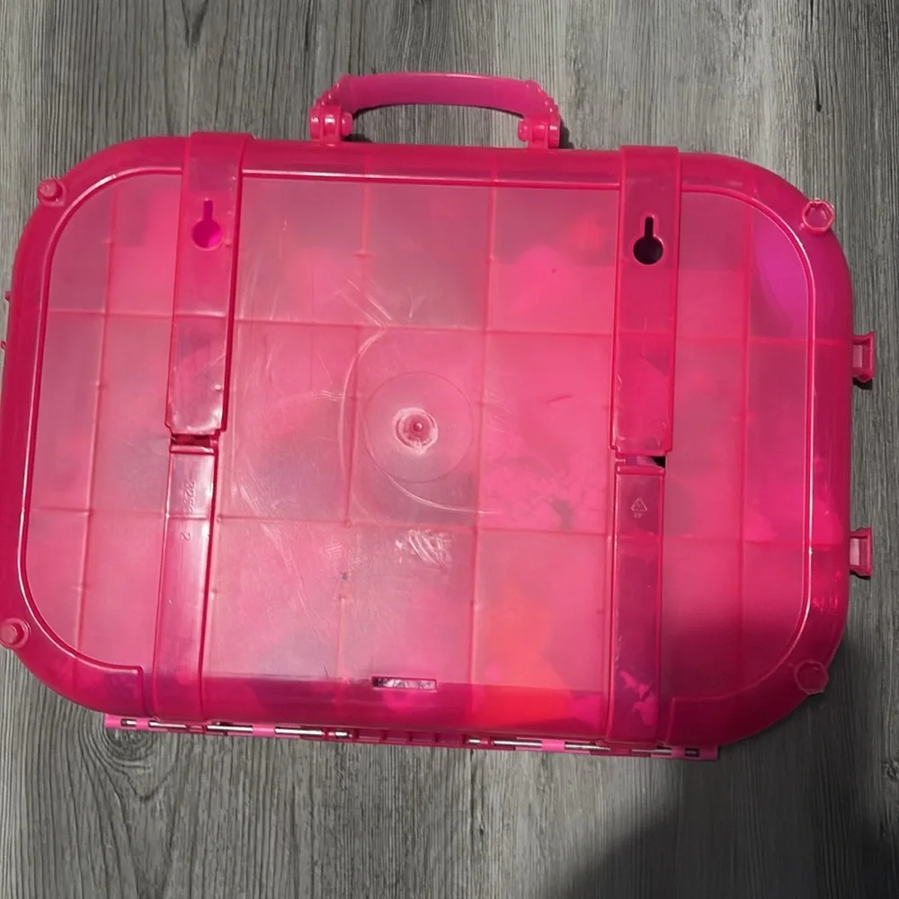 LOL Suprise Lot in plastic carrying case - Picture 5 of 5